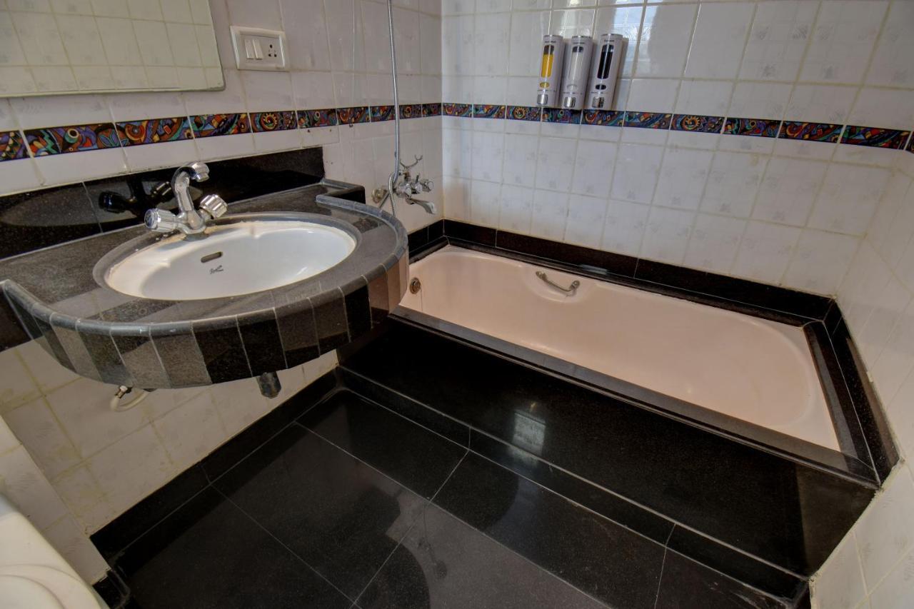 Elite Hotel Lonavla Zewnętrze zdjęcie