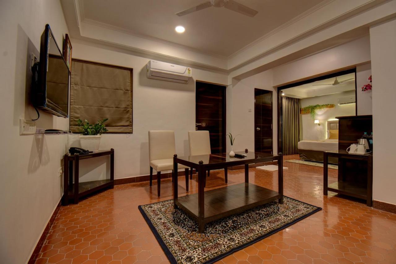 Elite Hotel Lonavla Zewnętrze zdjęcie