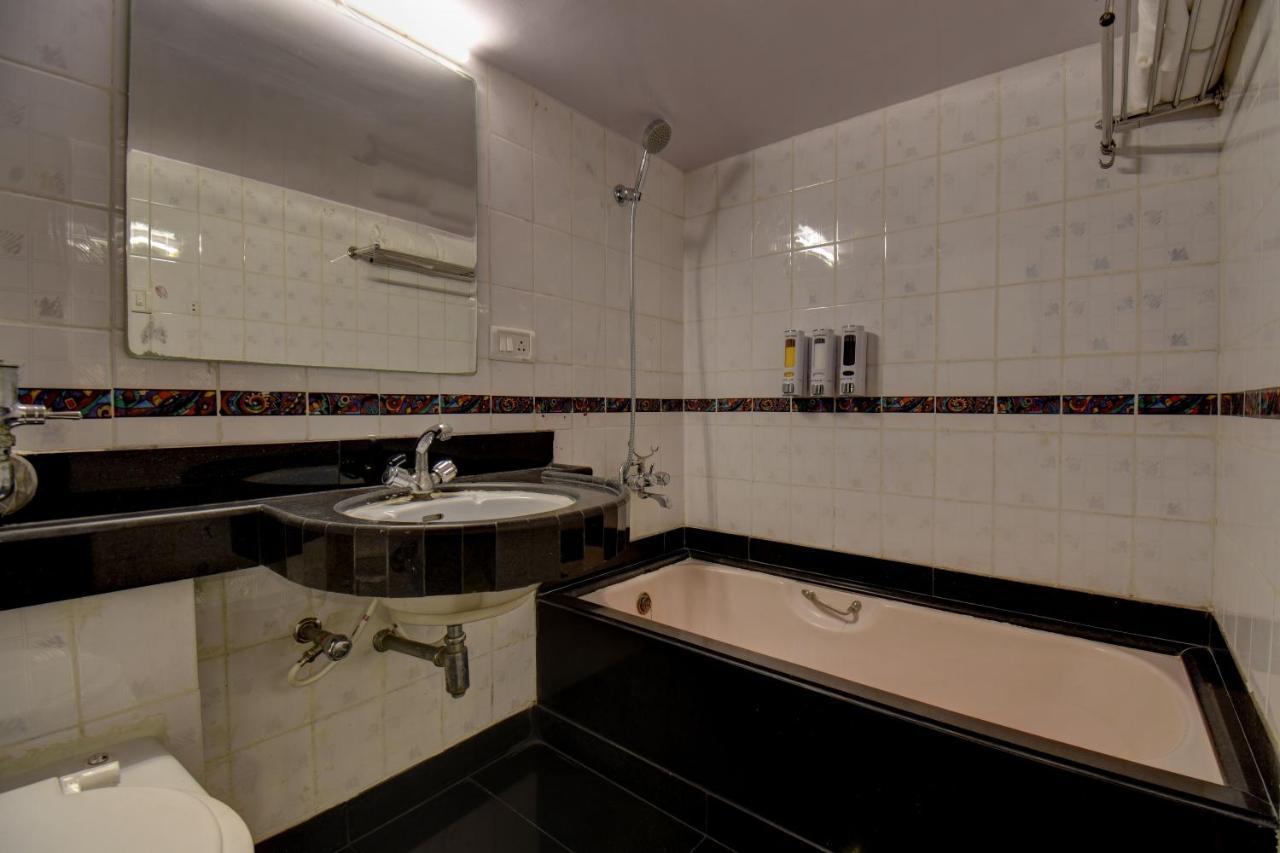 Elite Hotel Lonavla Zewnętrze zdjęcie