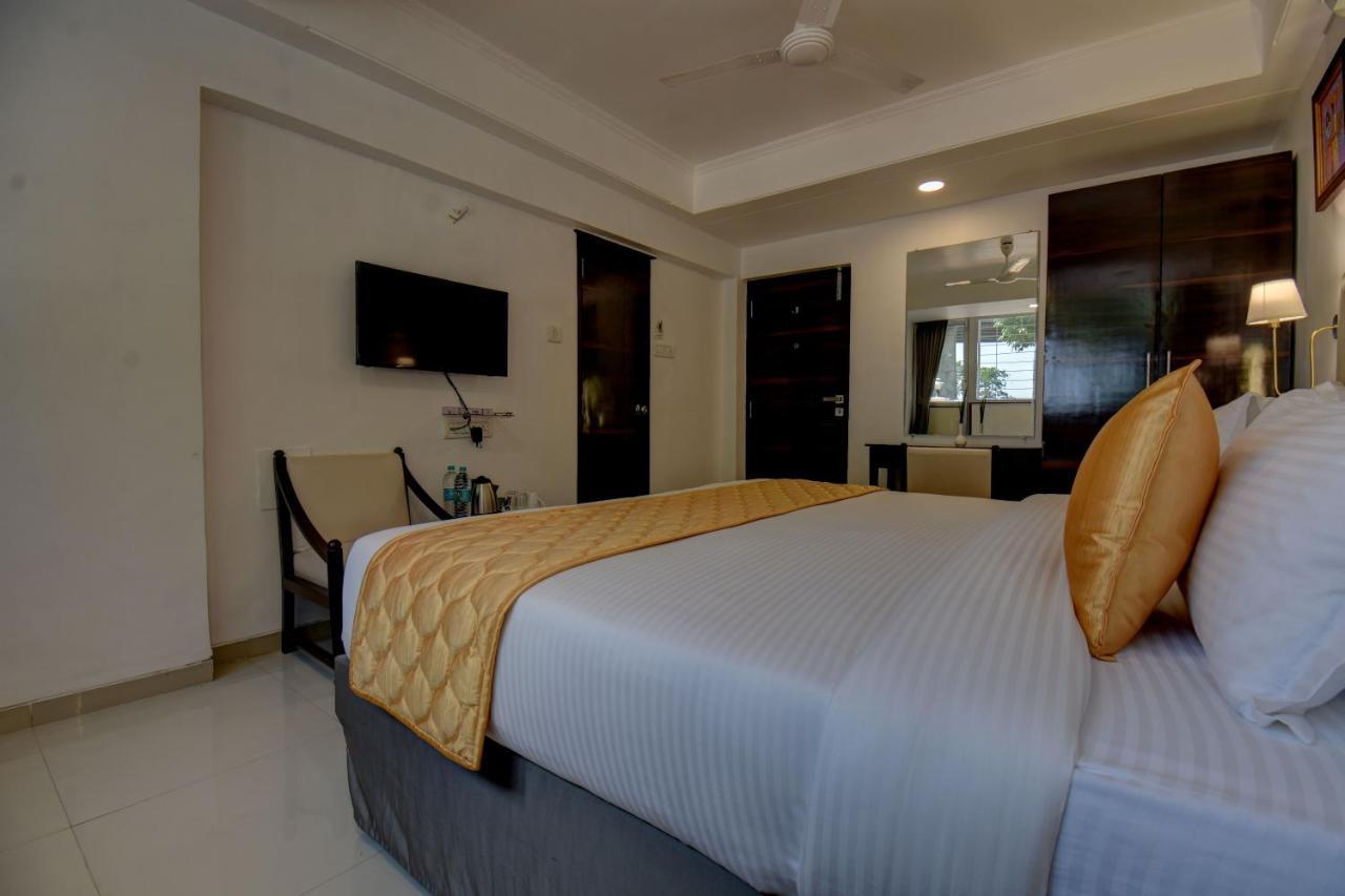 Elite Hotel Lonavla Zewnętrze zdjęcie