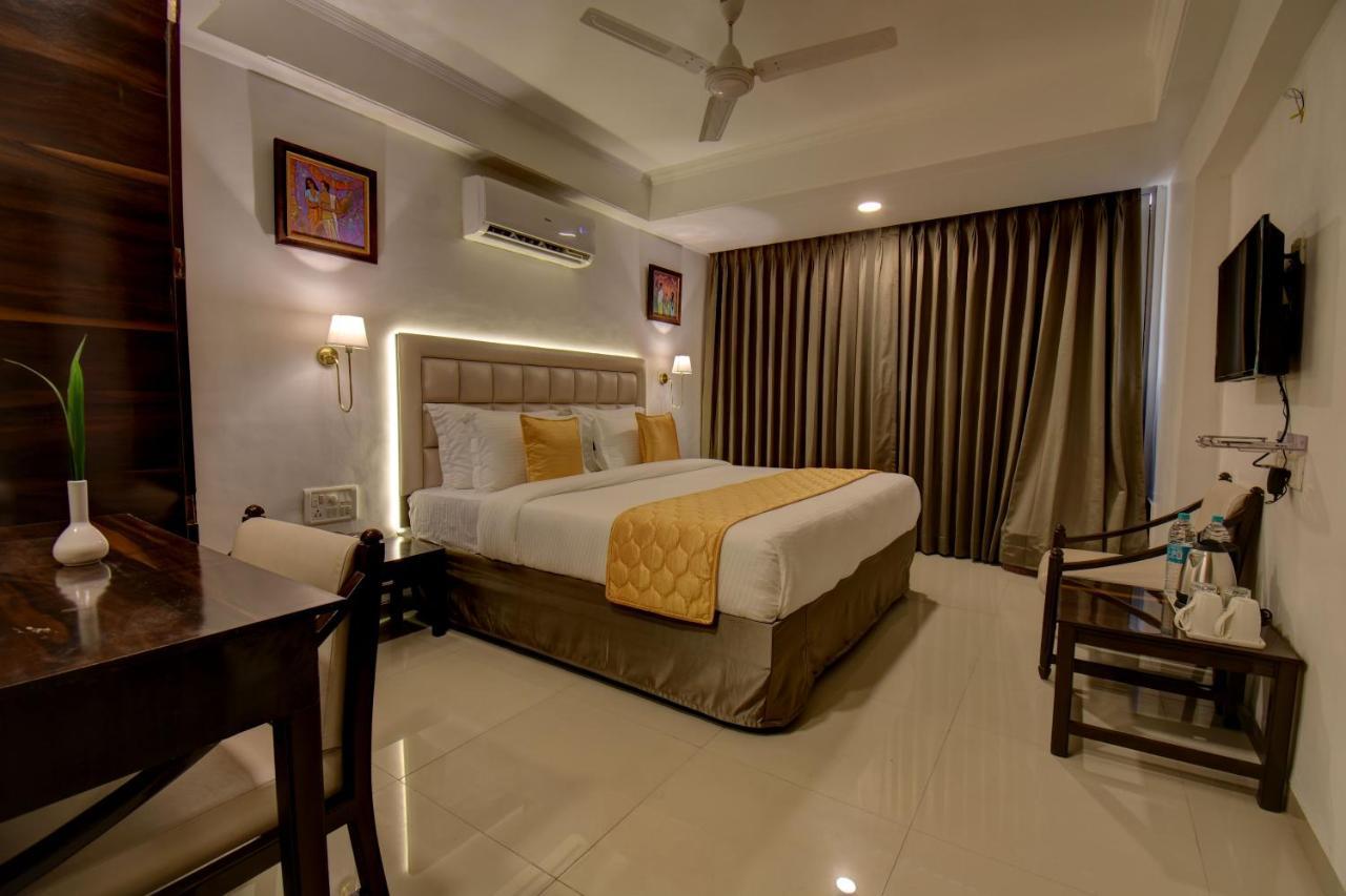 Elite Hotel Lonavla Zewnętrze zdjęcie