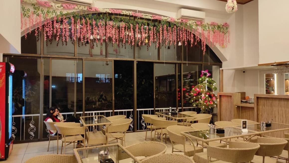 Elite Hotel Lonavla Zewnętrze zdjęcie