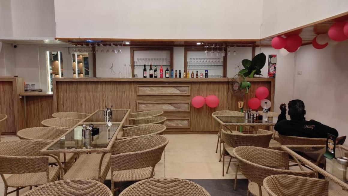 Elite Hotel Lonavla Zewnętrze zdjęcie